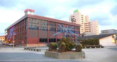 A Baia De Moinhos De Casino Um Clube De Comedia