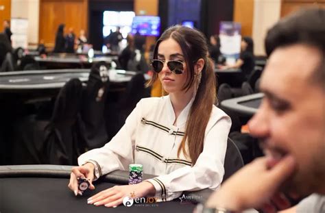 Lauralashes Poker