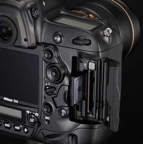 Nikon D4 Slot