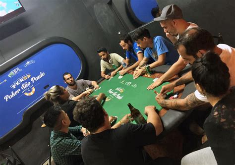 Poker Lei Bares