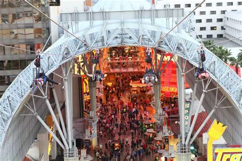 Slotzilla Tirolesa Fremont Street